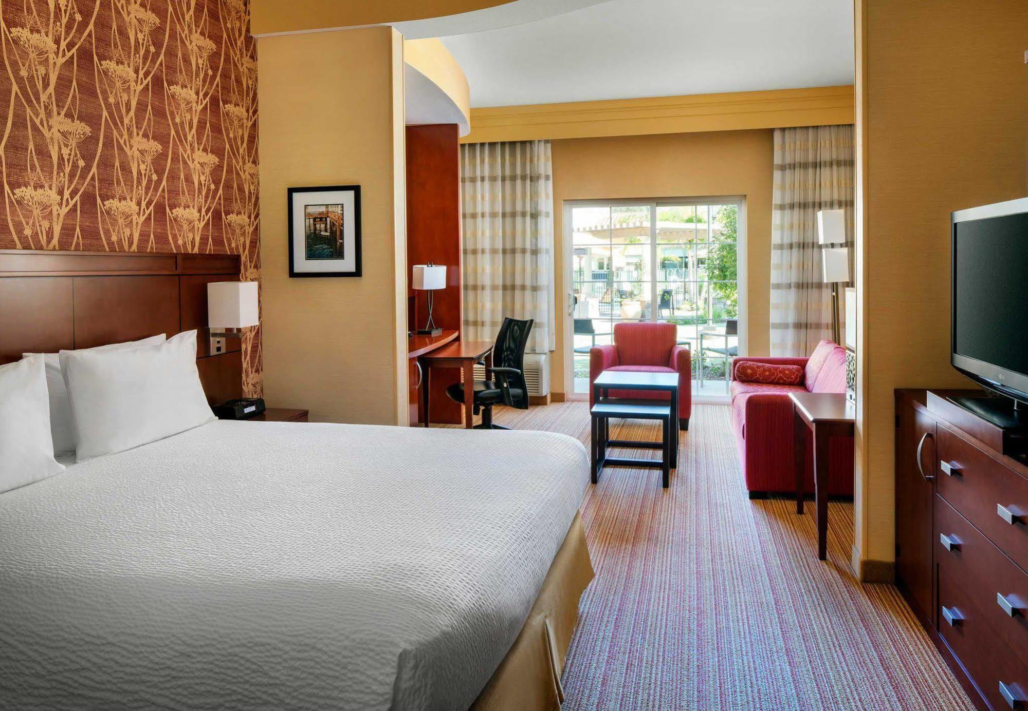 Courtyard By Marriott Santa Barbara Goleta Ξενοδοχείο Εξωτερικό φωτογραφία